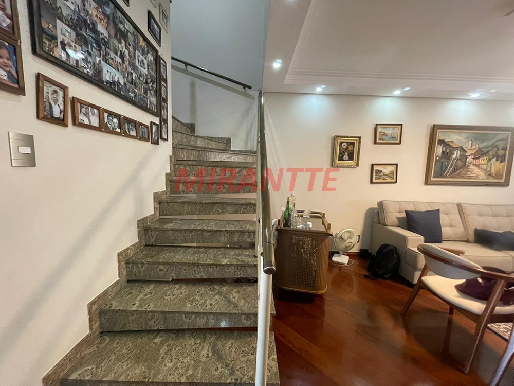Sobrado de 202m² com 3 quartos em Santana