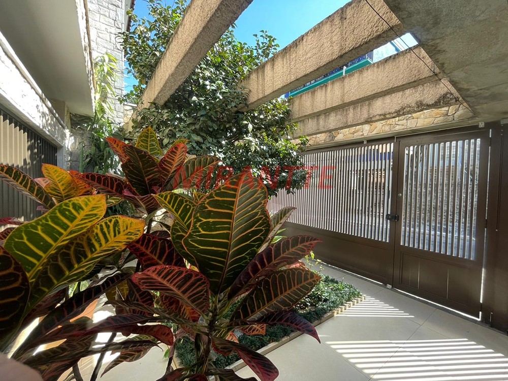 Sobrado de 202m² com 3 quartos em Santana