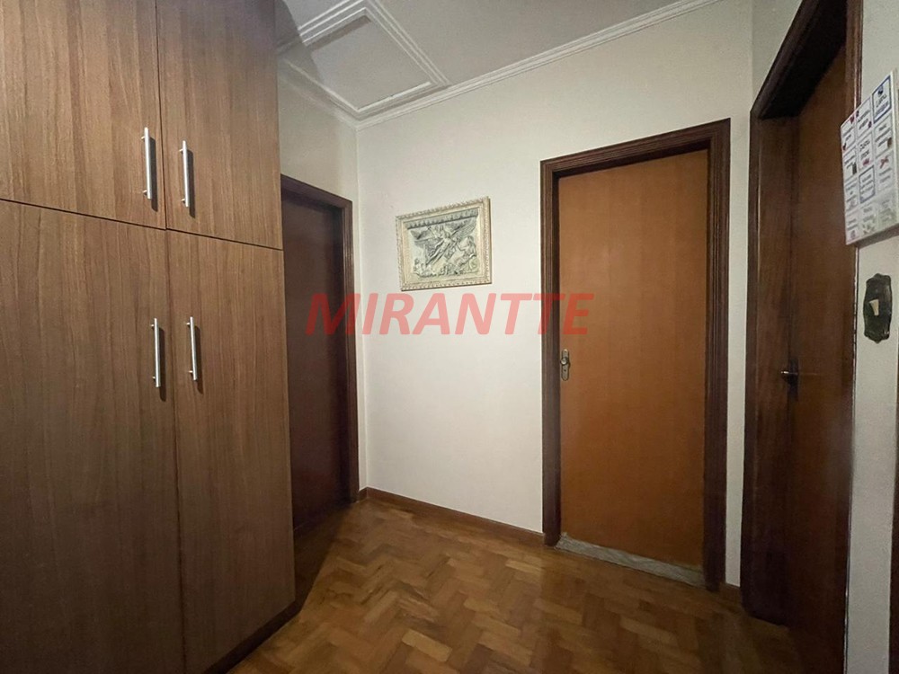 Sobrado de 202m² com 3 quartos em Santana