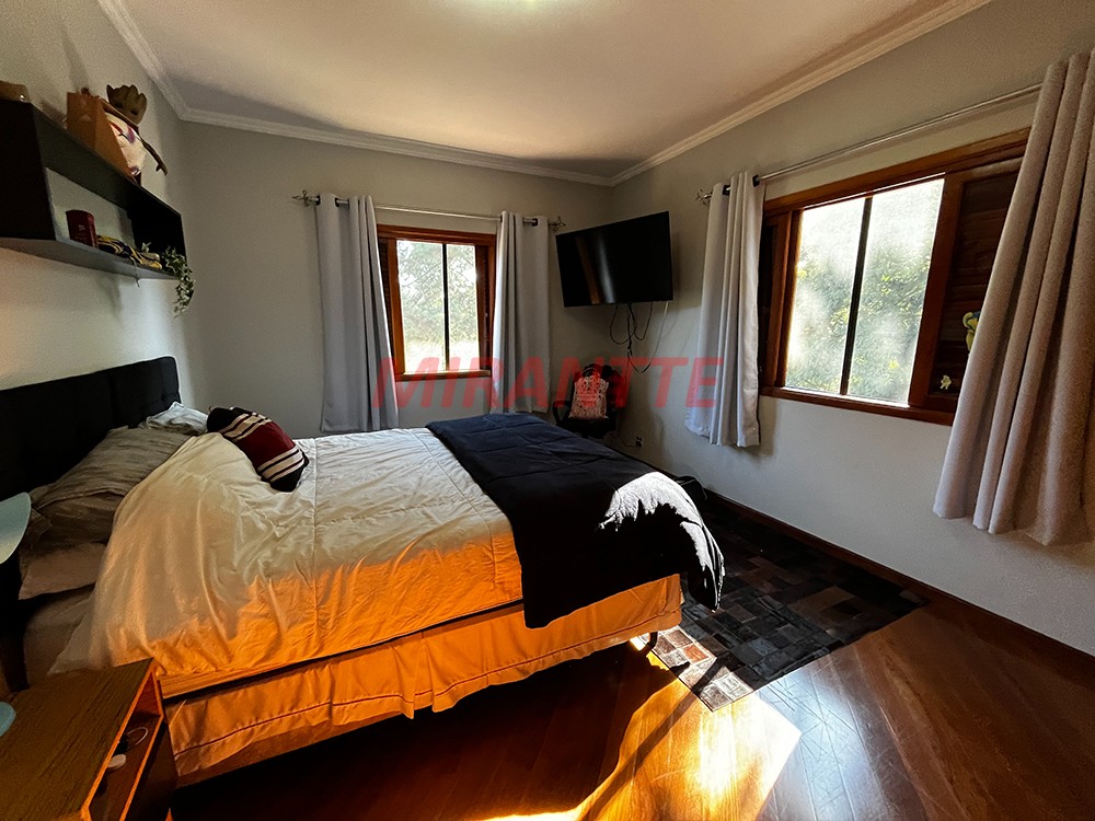 Sobrado de 317m² com 4 quartos em Serra da Cantareira