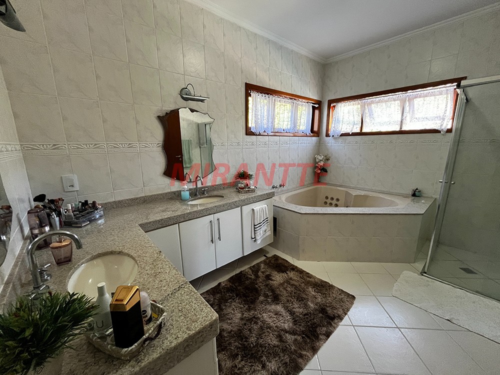 Sobrado de 317m² com 4 quartos em Serra da Cantareira