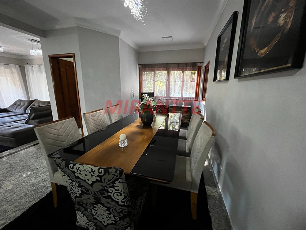 Sobrado de 317m² com 4 quartos em Serra da Cantareira