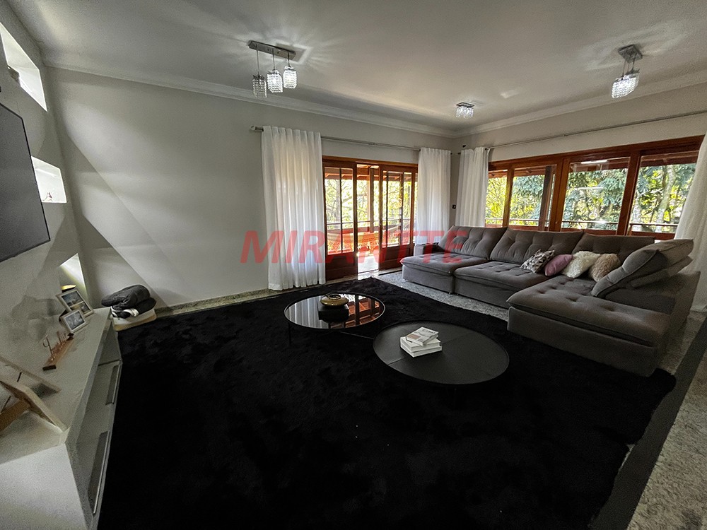 Sobrado de 317m² com 4 quartos em Serra da Cantareira