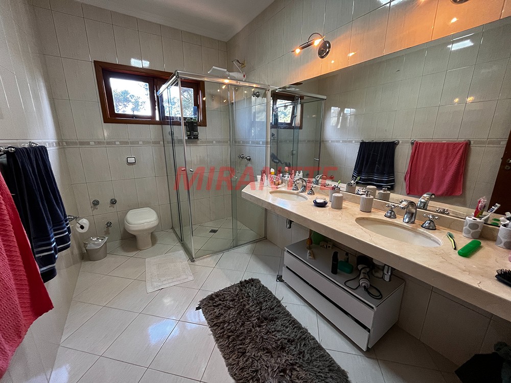 Sobrado de 317m² com 4 quartos em Serra da Cantareira