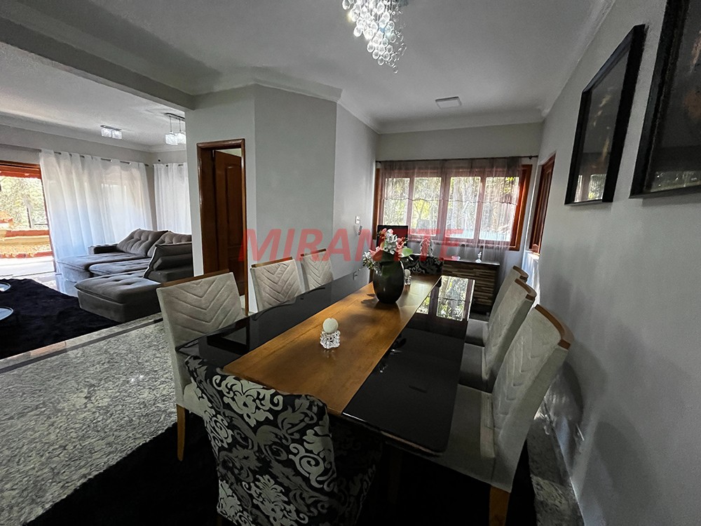 Sobrado de 317m² com 4 quartos em Serra da Cantareira