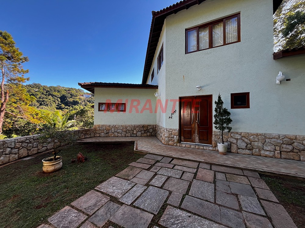 Sobrado de 317m² com 4 quartos em Serra da Cantareira
