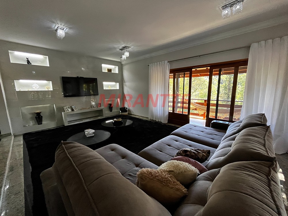 Sobrado de 317m² com 4 quartos em Serra da Cantareira