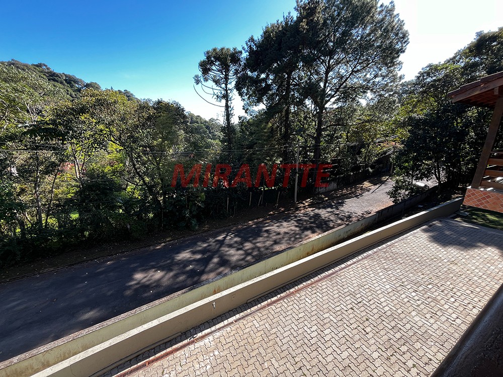 Sobrado de 317m² com 4 quartos em Serra da Cantareira