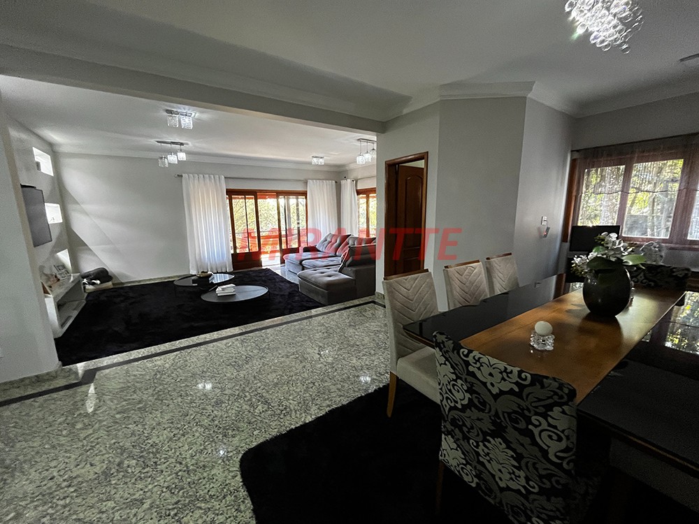 Sobrado de 317m² com 4 quartos em Serra da Cantareira