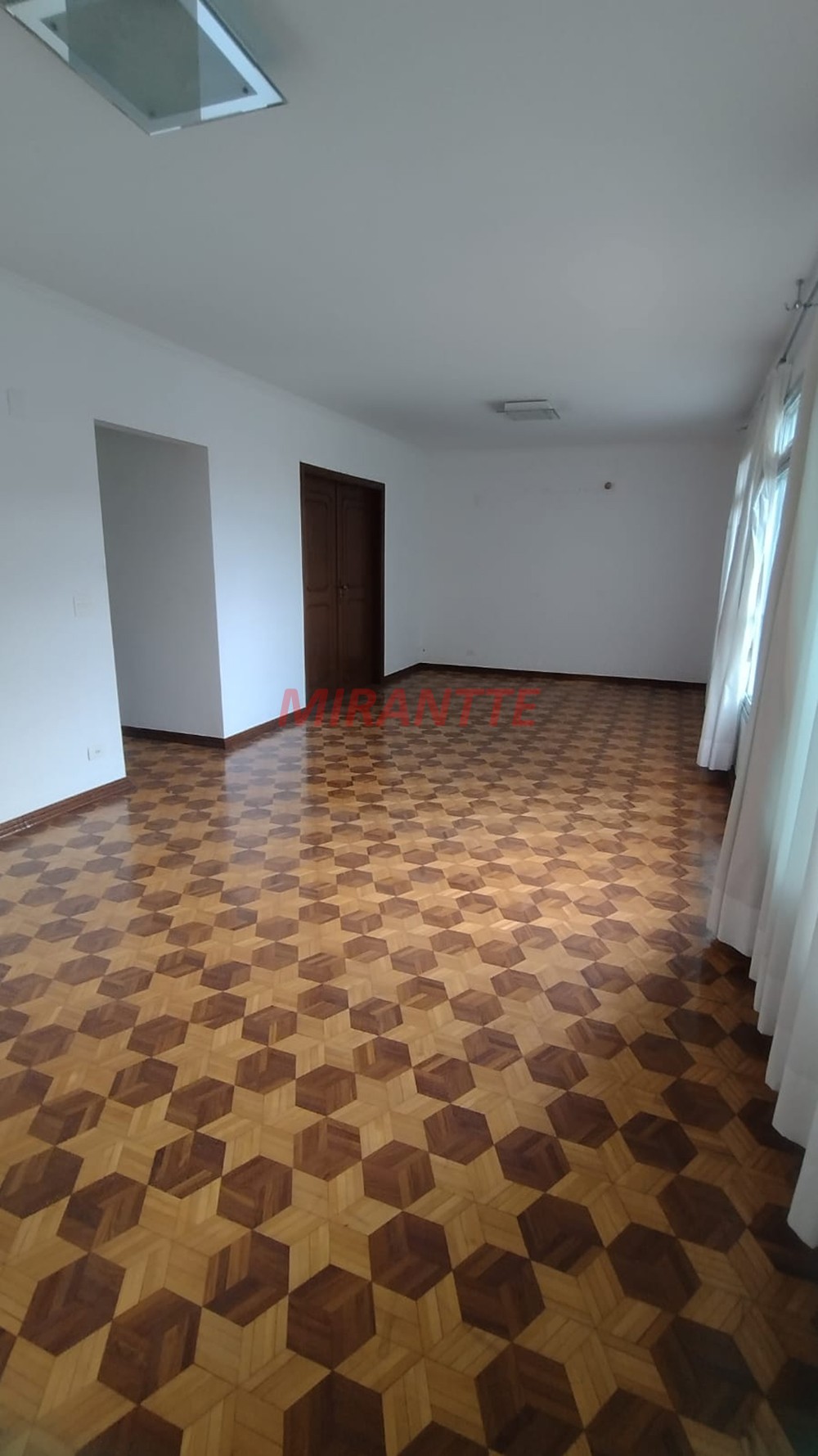 Sobrado de 225m² com 4 quartos em Santana
