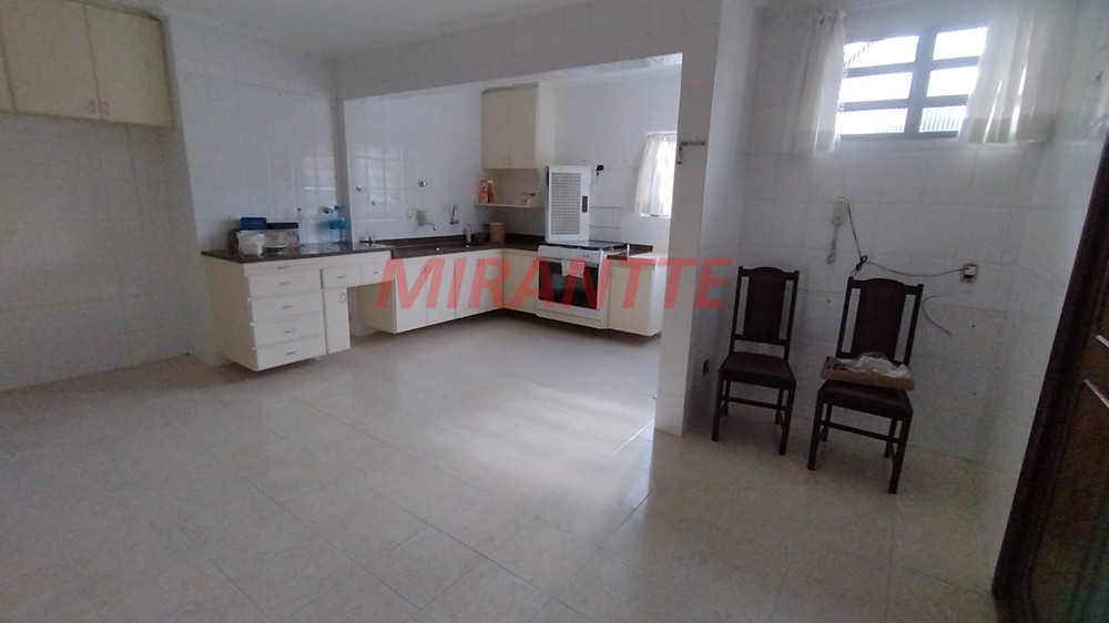Sobrado de 225m² com 4 quartos em Santana