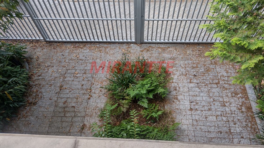 Sobrado de 225m² com 4 quartos em Santana