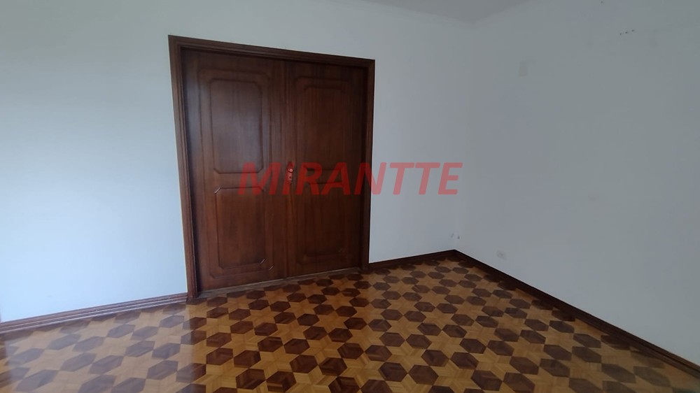 Sobrado de 225m² com 4 quartos em Santana