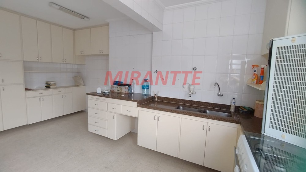 Sobrado de 225m² com 4 quartos em Santana
