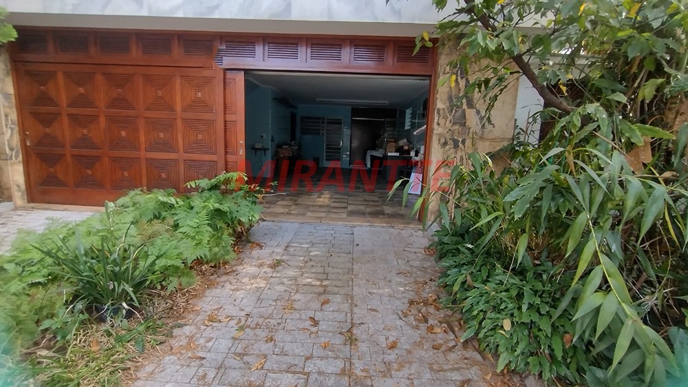 Sobrado de 225m² com 4 quartos em Santana