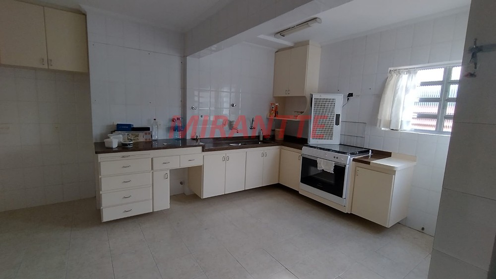 Sobrado de 225m² com 4 quartos em Santana