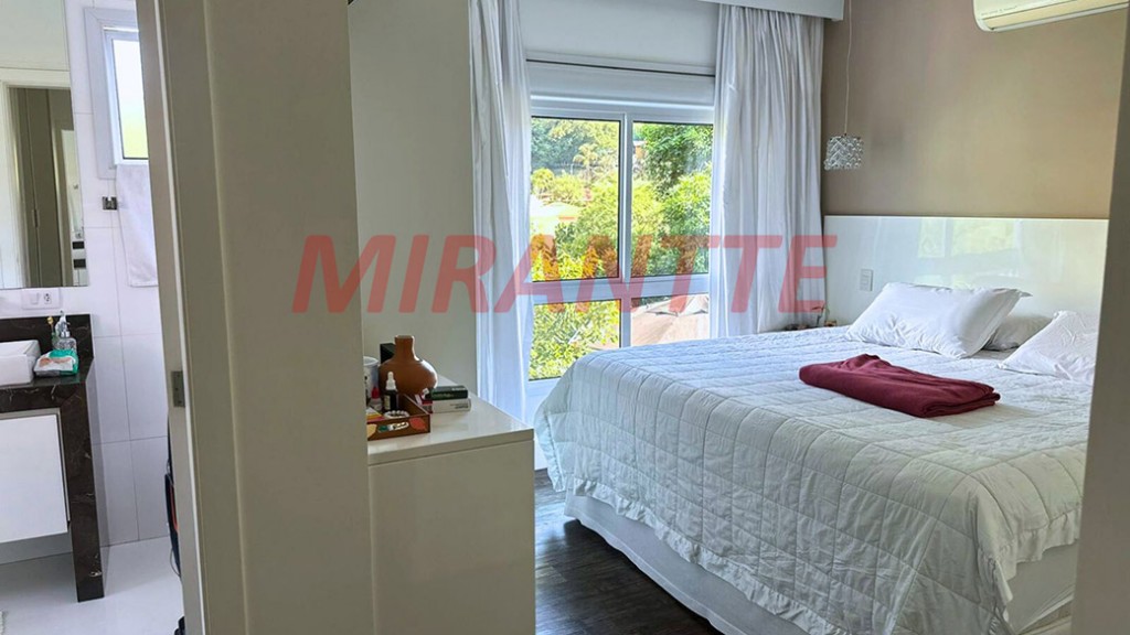 Cond. fechado de 235m² com 3 quartos em Jardim Itatinga