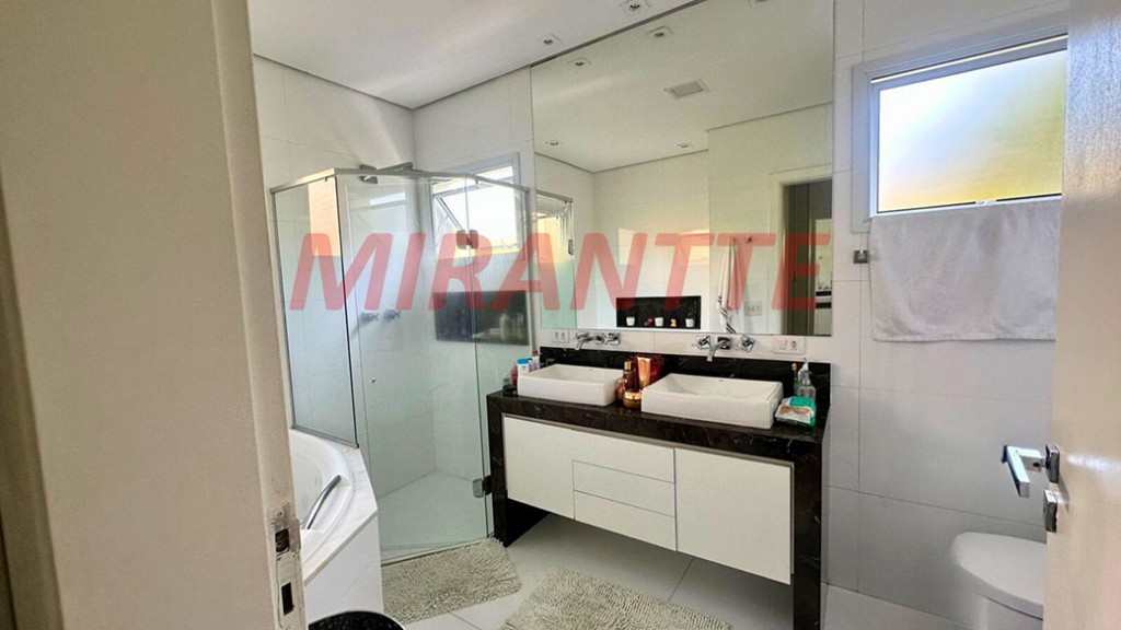 Cond. fechado de 235m² com 3 quartos em Jardim Itatinga