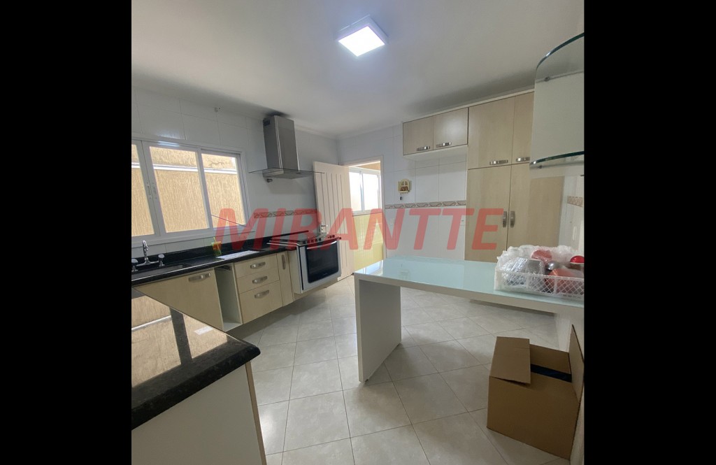 Sobrado de 159m² com 3 quartos em Santana