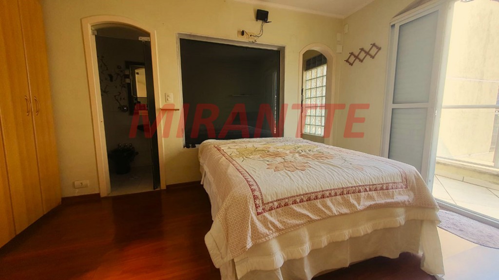Sobrado de 364m² com 4 quartos em Santana