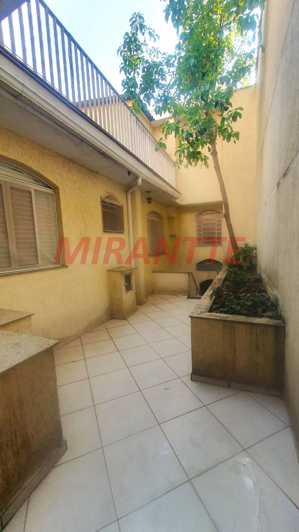 Sobrado de 364m² com 4 quartos em Santana