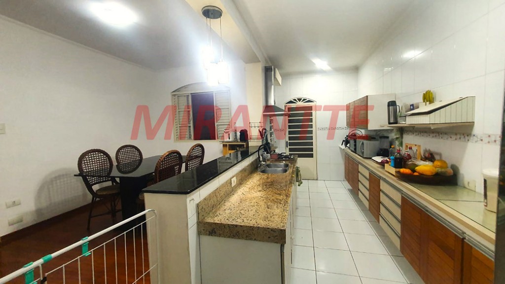 Sobrado de 364m² com 4 quartos em Santana