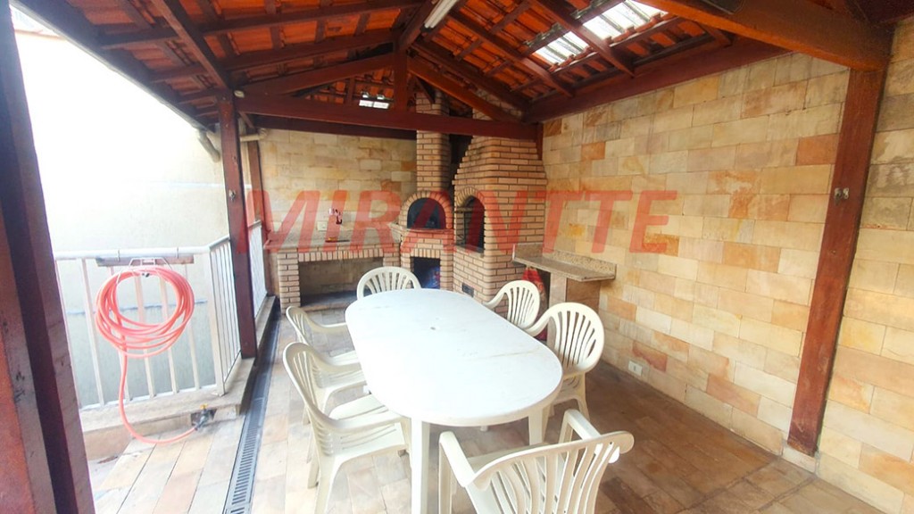 Sobrado de 364m² com 4 quartos em Santana