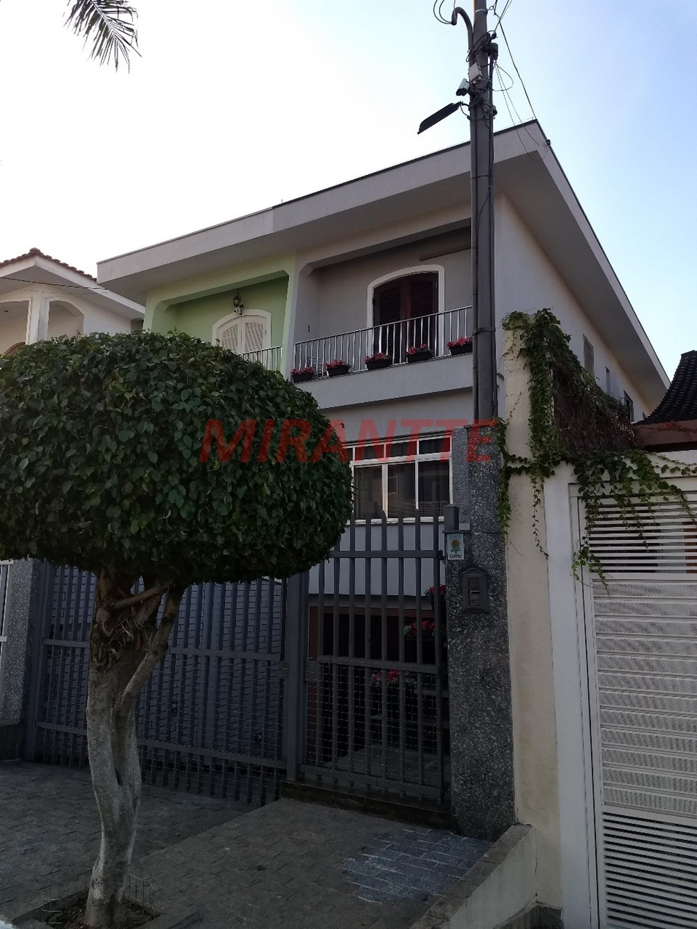 Sobrado de 207m² com 3 quartos em Jardim Dos Pinheiros