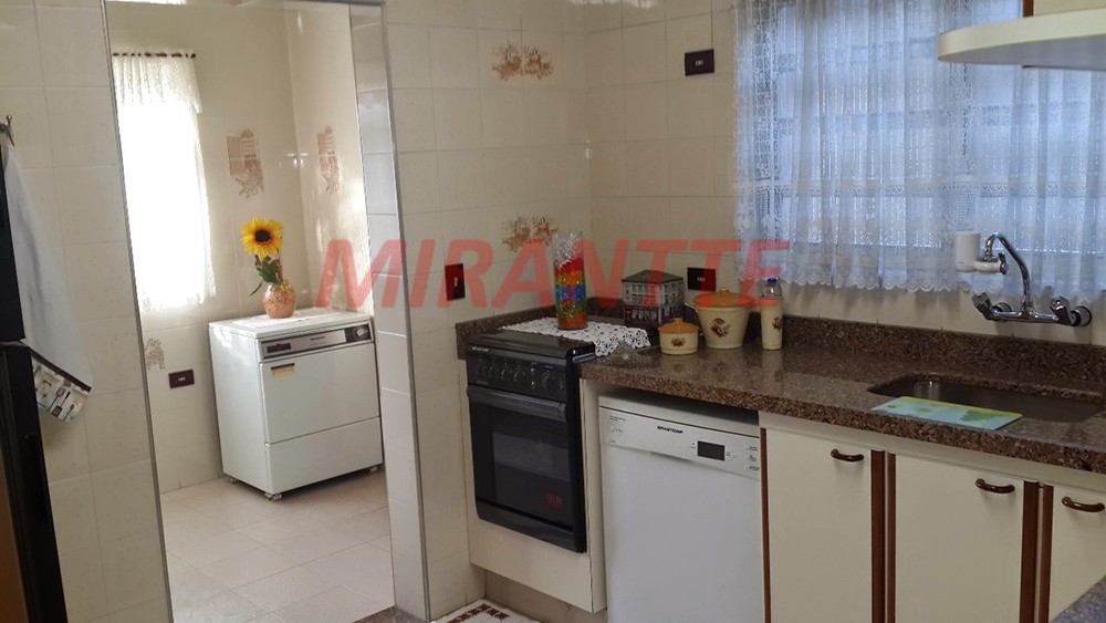 Sobrado de 207m² com 3 quartos em Jardim Dos Pinheiros