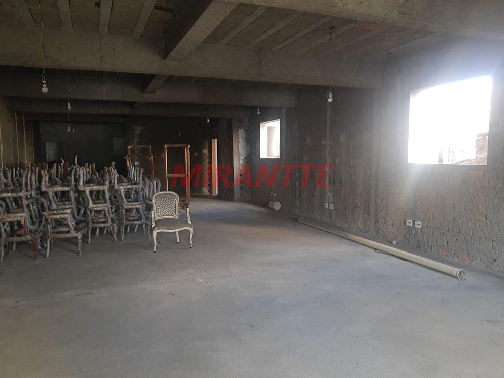 Comercial de 700m² em Santana