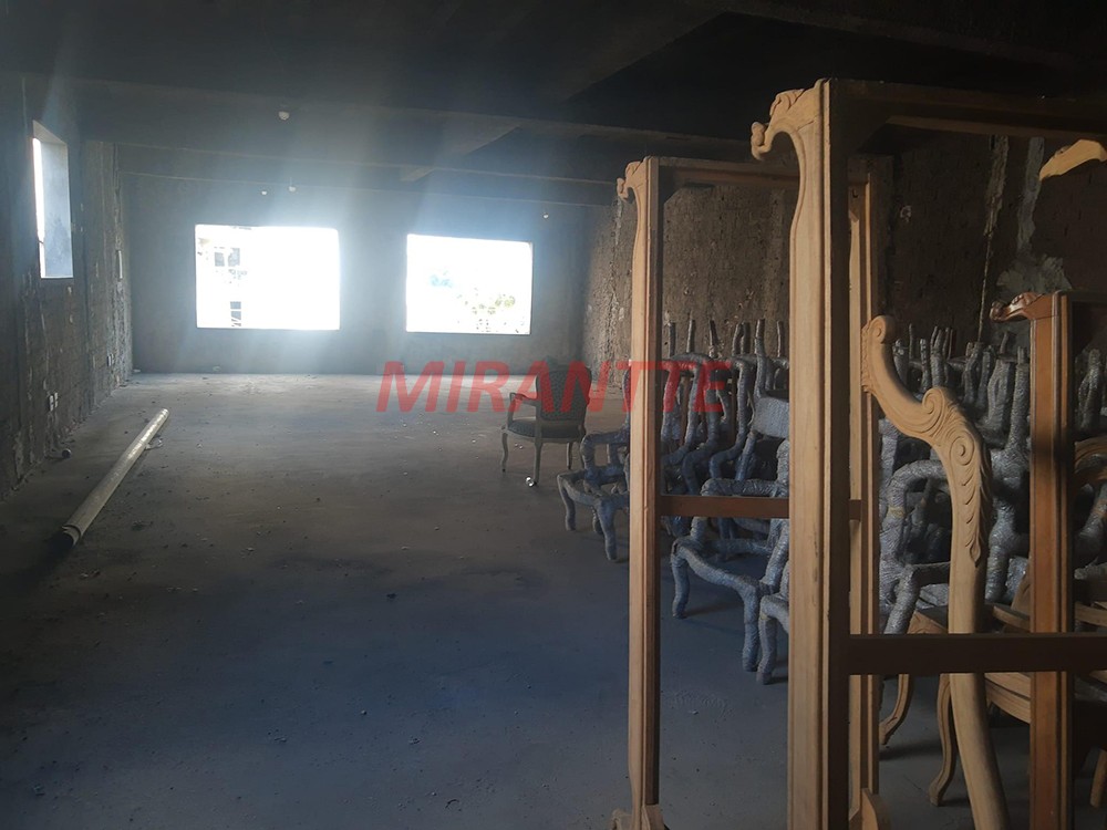 Comercial de 700m² em Santana
