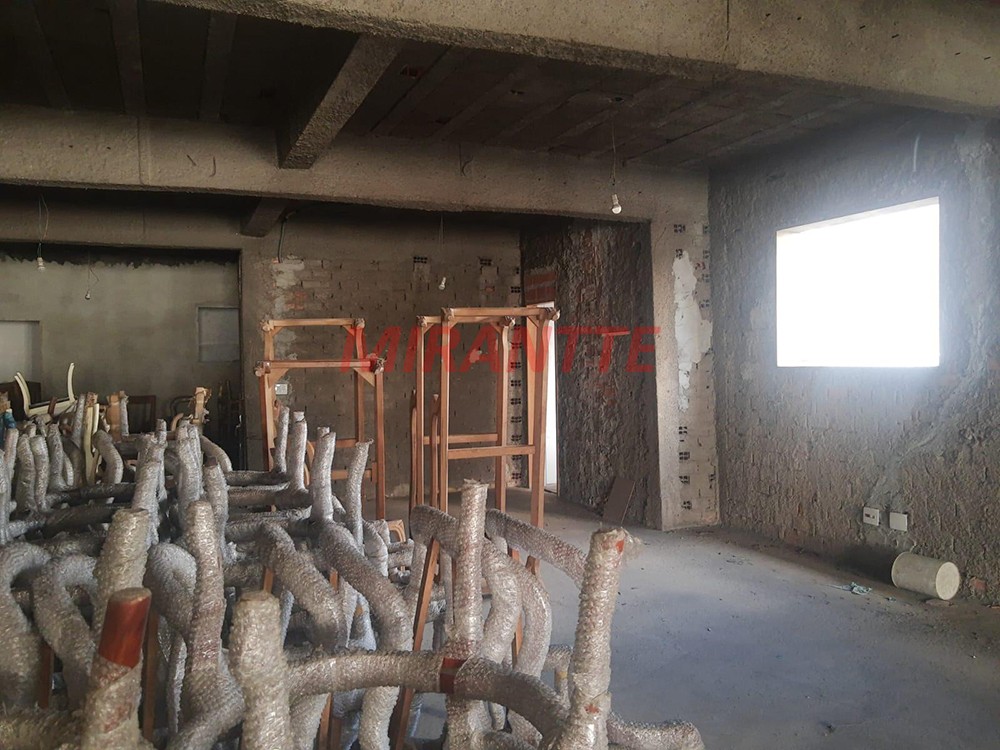Comercial de 700m² em Santana