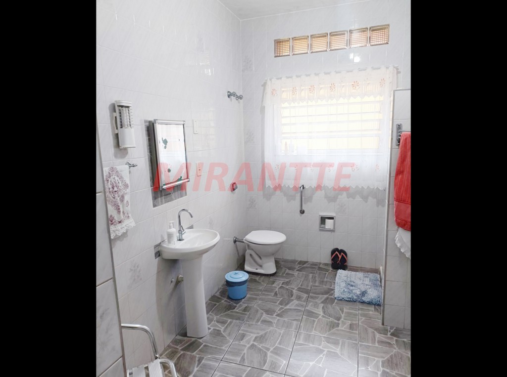Sobrado de 250m² com 4 quartos em Chora Menino