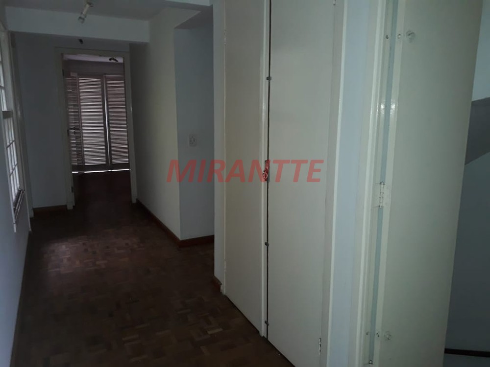 Sobrado de 263m² com 6 quartos em Santana