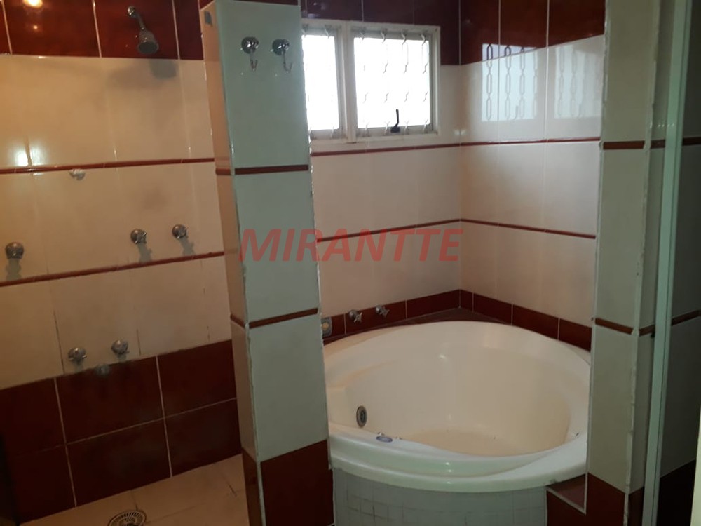 Sobrado de 263m² com 6 quartos em Santana