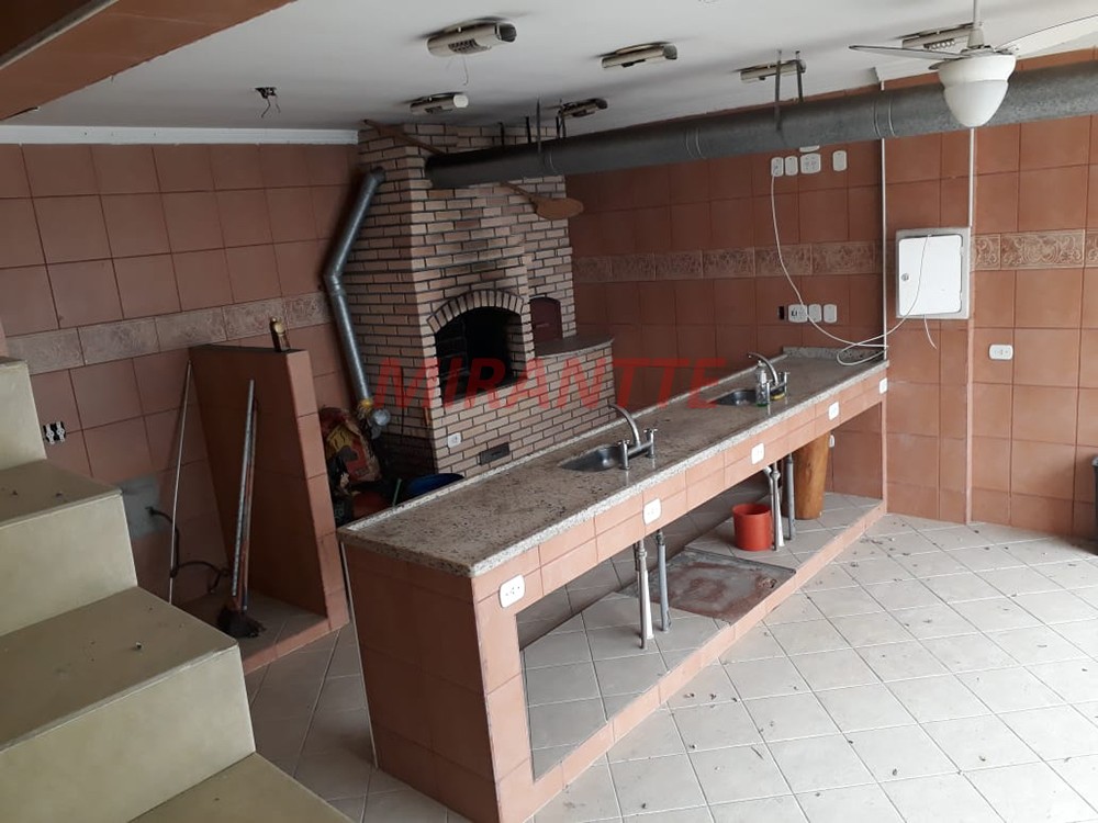 Sobrado de 263m² com 6 quartos em Santana