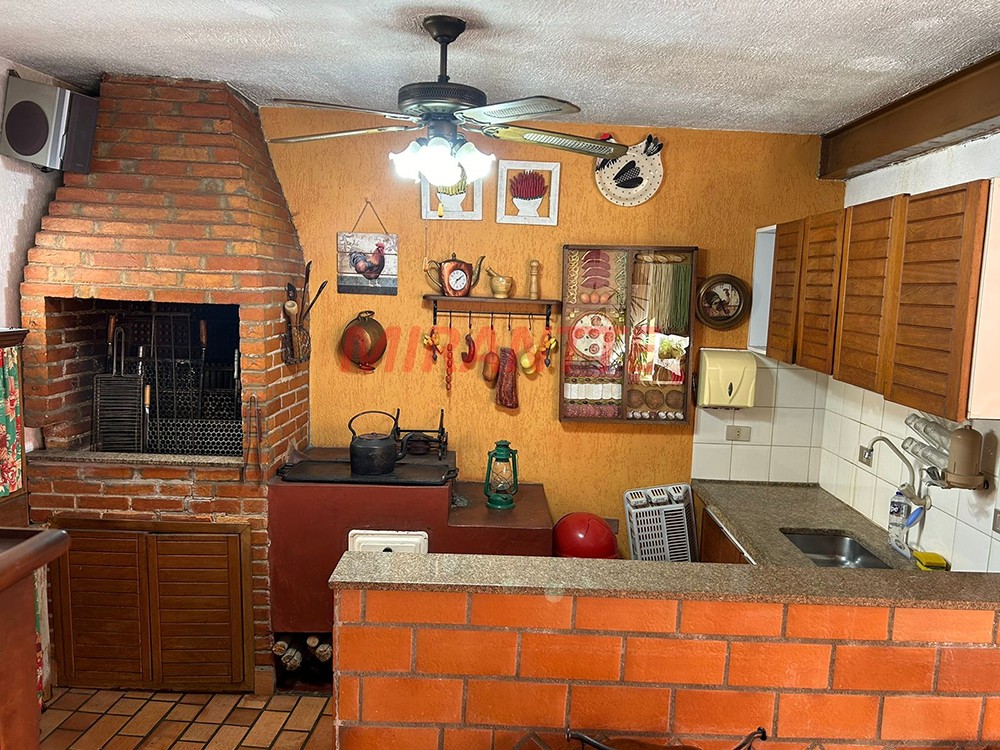 Casa terrea de 190m² com 3 quartos em Água Fria