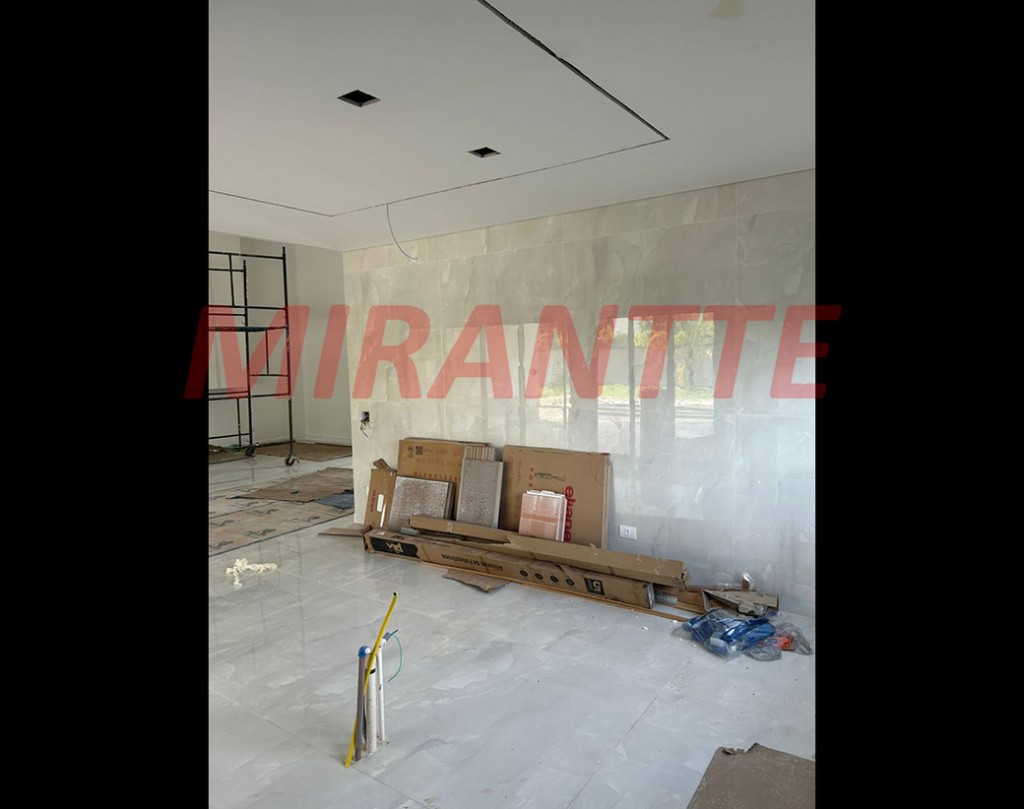 Cond. fechado de 255m² com 3 quartos em Biriça