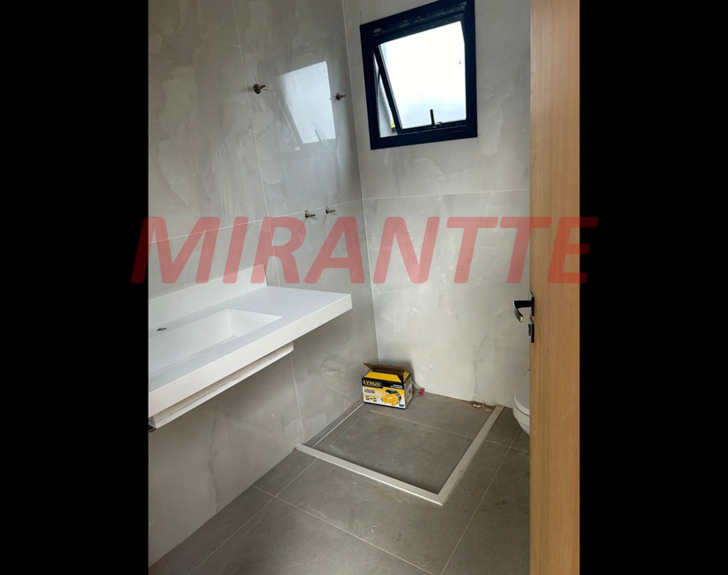 Cond. fechado de 255m² com 3 quartos em Biriça