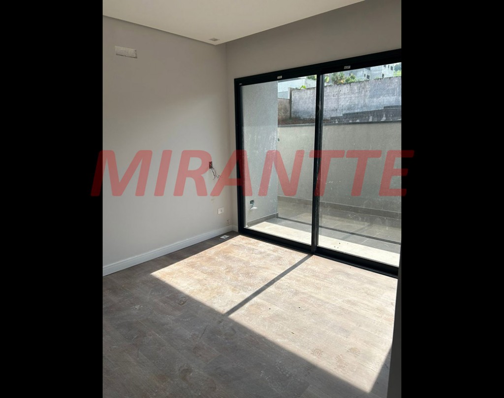 Cond. fechado de 255m² com 3 quartos em Biriça