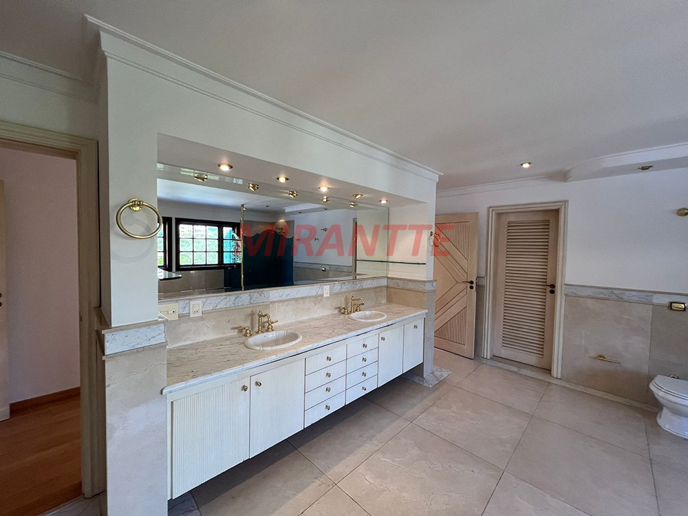 Cond. fechado de 1558m² com 4 quartos em ALPHAVILLE