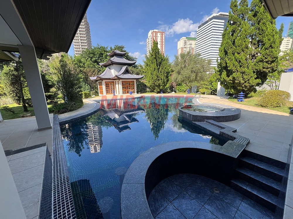 Cond. fechado de 1558m² com 4 quartos em ALPHAVILLE