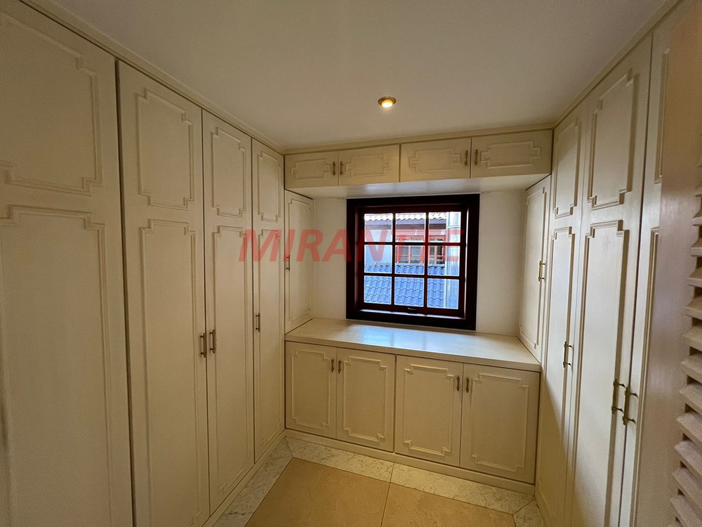 Cond. fechado de 1558m² com 4 quartos em ALPHAVILLE