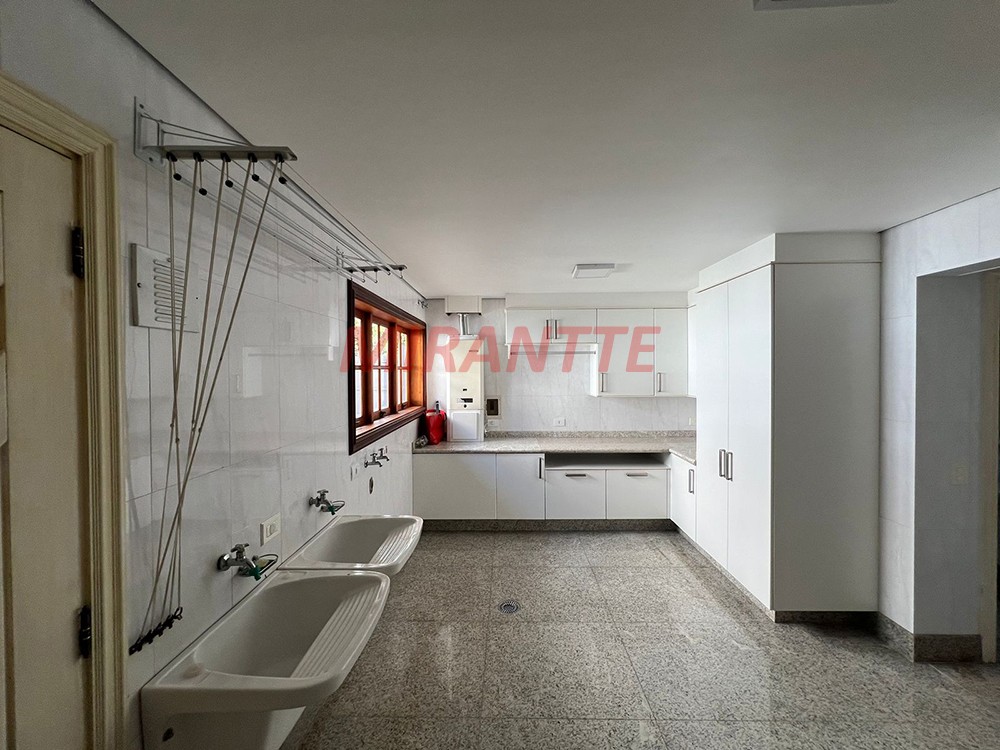 Cond. fechado de 1558m² com 4 quartos em ALPHAVILLE
