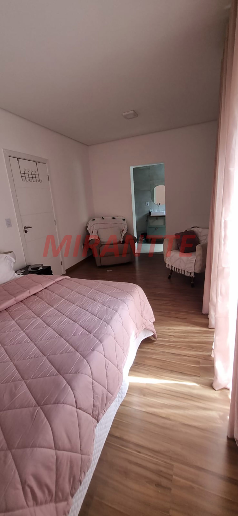 Sobrado de 230m² com 3 quartos em Santana