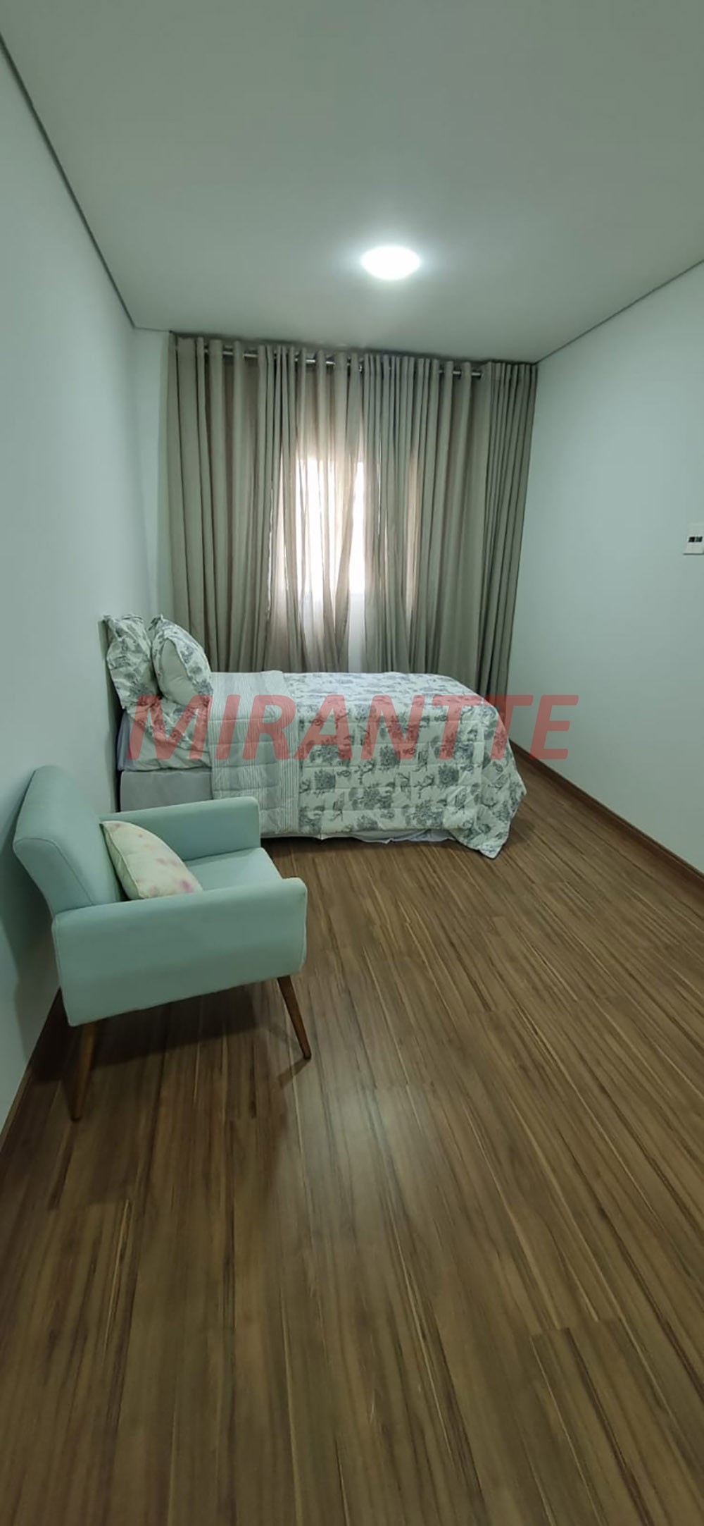 Sobrado de 230m² com 3 quartos em Santana