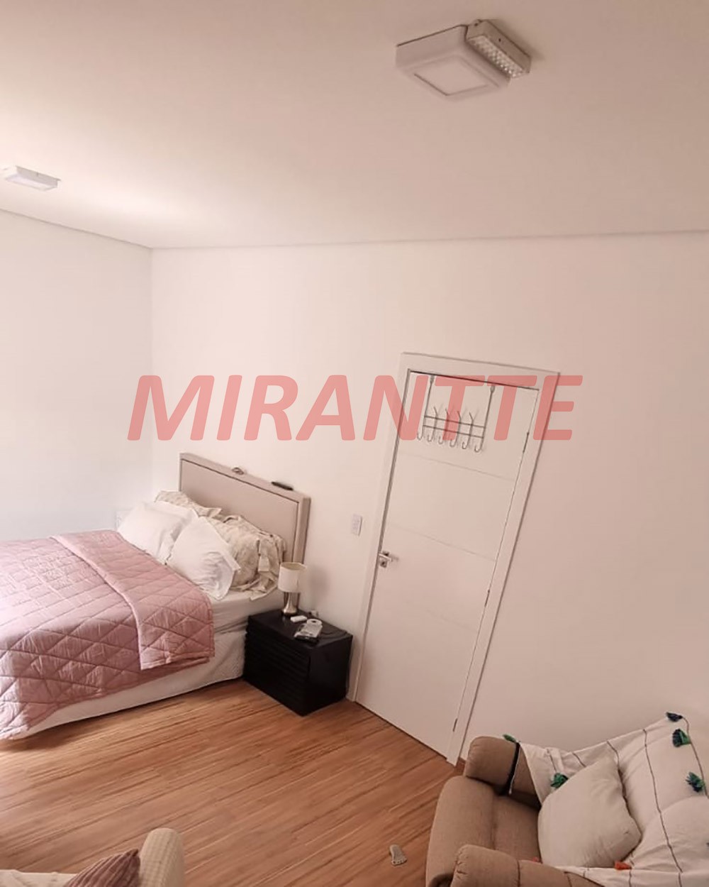Sobrado de 230m² com 3 quartos em Santana