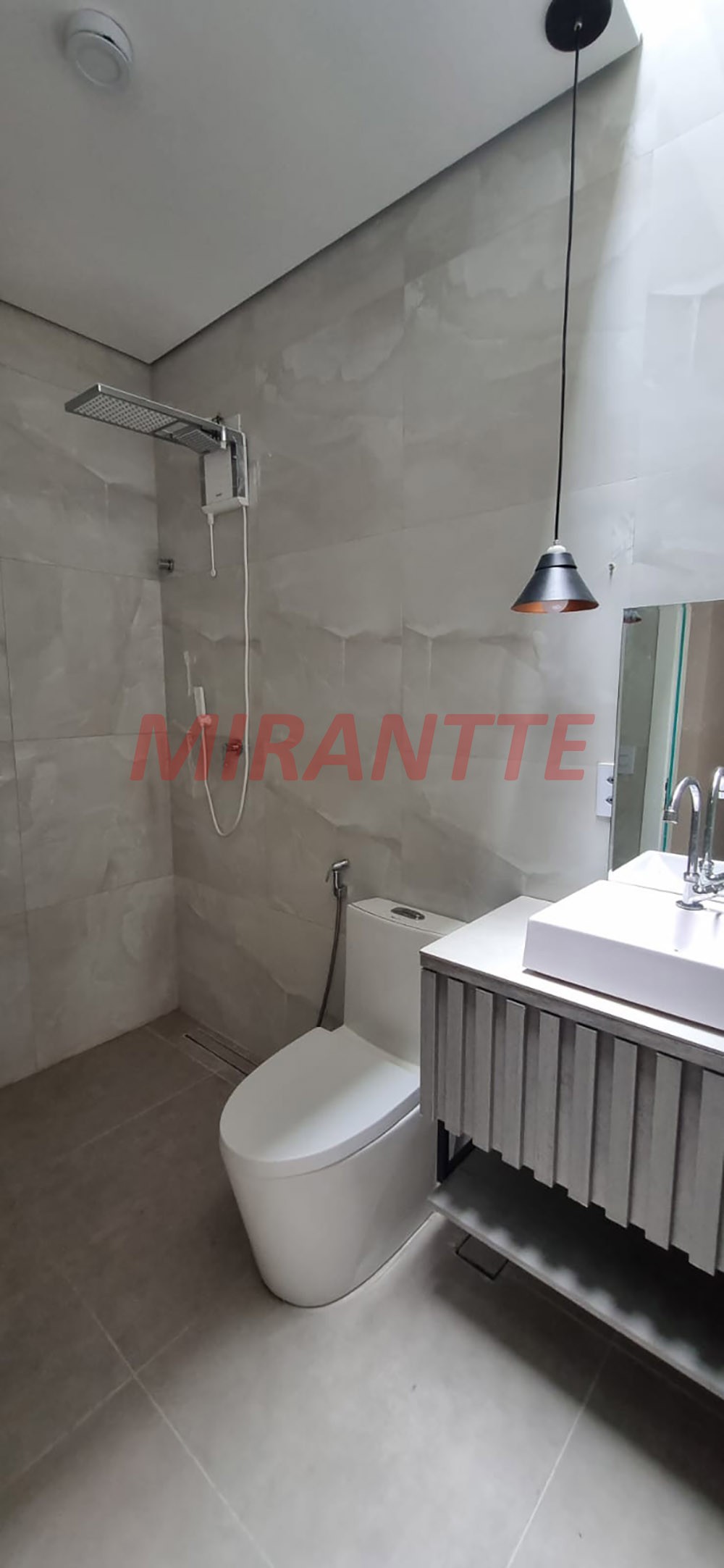 Sobrado de 230m² com 3 quartos em Santana