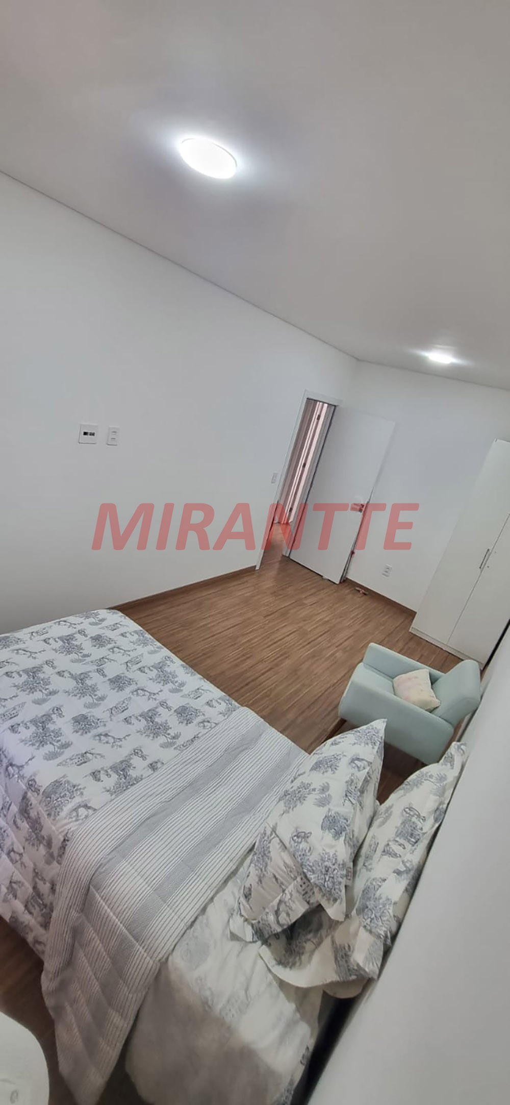Sobrado de 230m² com 3 quartos em Santana
