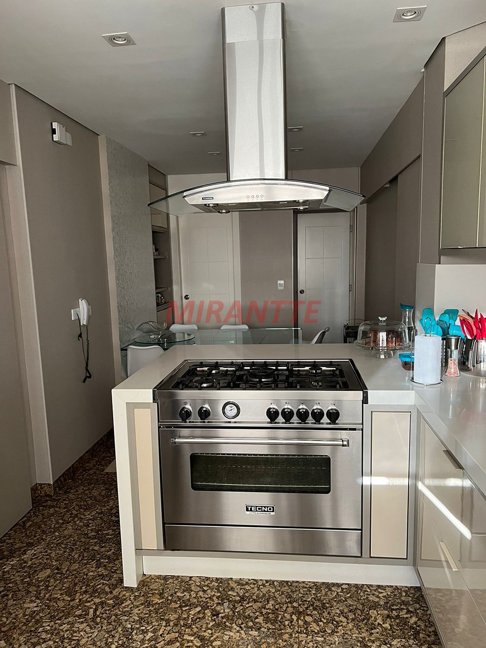 Apartamento de 210m² com 3 quartos em Santana